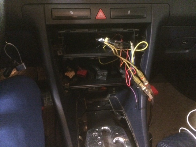 Головное устройство Alpine CDA-9856R + AUX — Audi A6 (C5), 2,4 л, 1998 ...