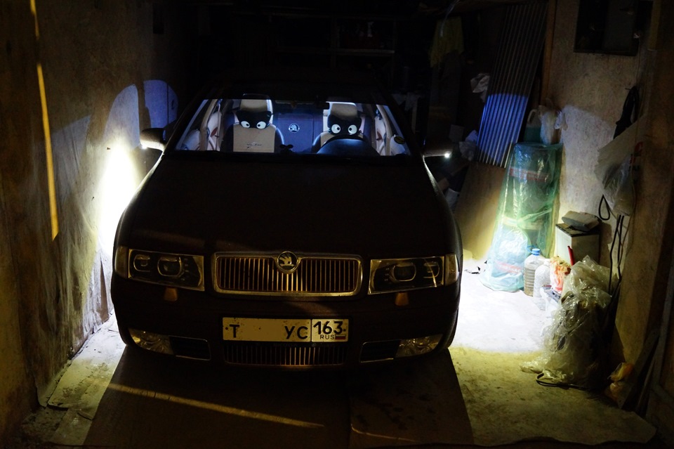 Замена лампочек в зеркалах — Skoda Octavia A4 Mk1, 1,8 л, 2006 года ...