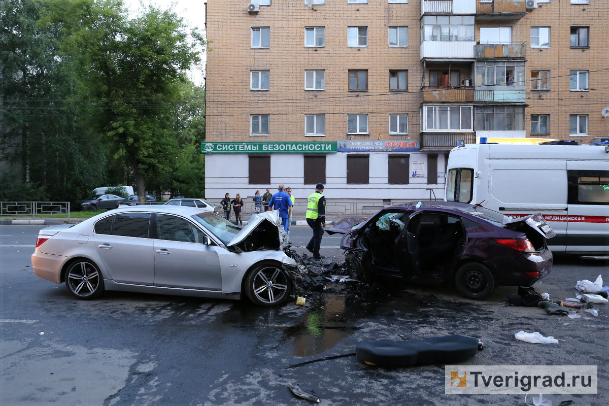 Тверьград сегодня. Тверьград происшествия. Авария на Волоколамском проспекте с БМВ Тверь.