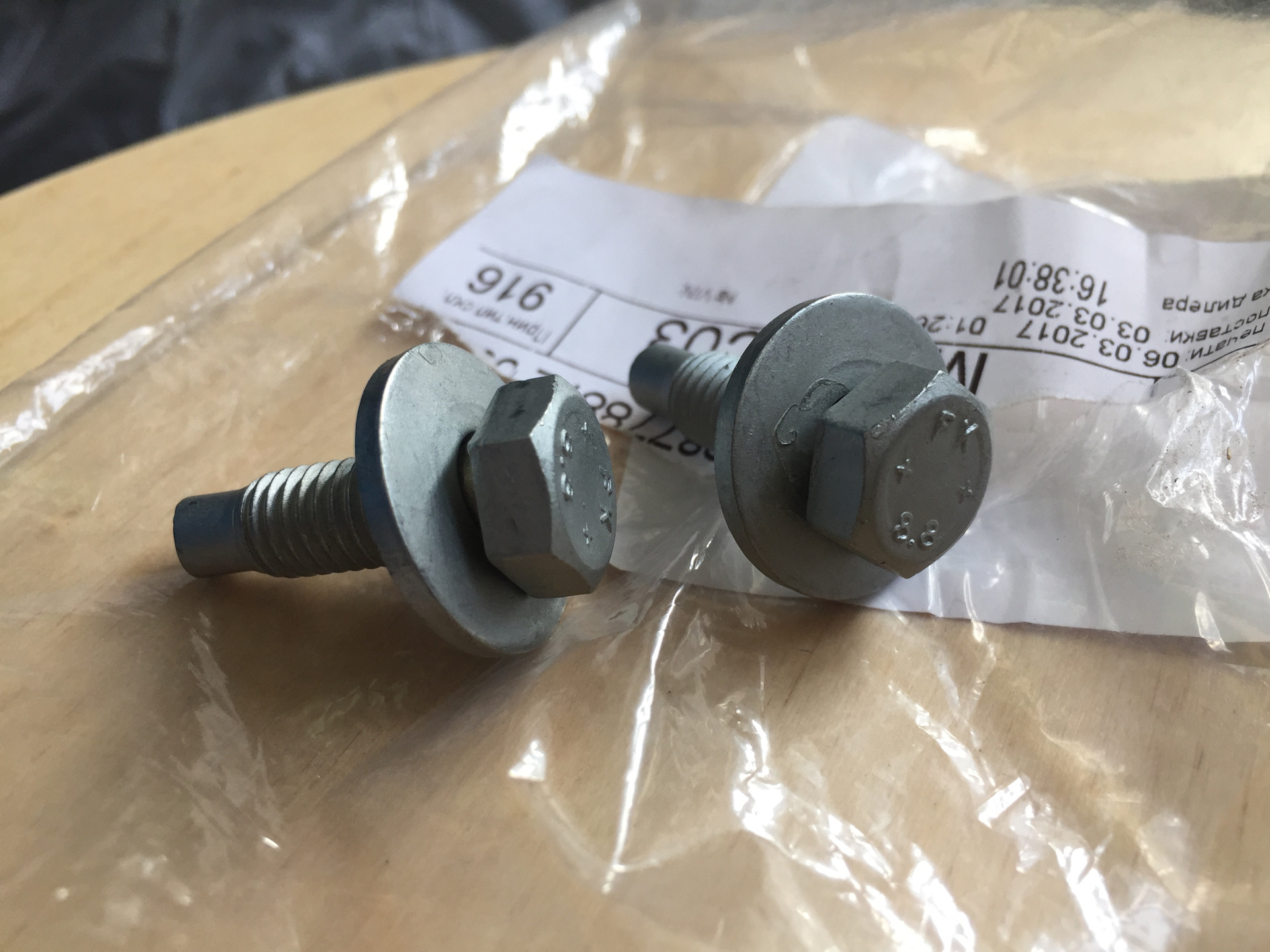 Болт крепления аккумулятора — Citroen C4 (1G), 1,6 л, 2006 года ...