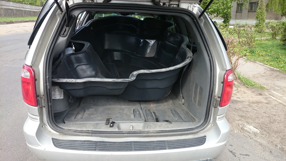 -где у вас пруд? — где поймают, там и прут — Chrysler Town and Country ...