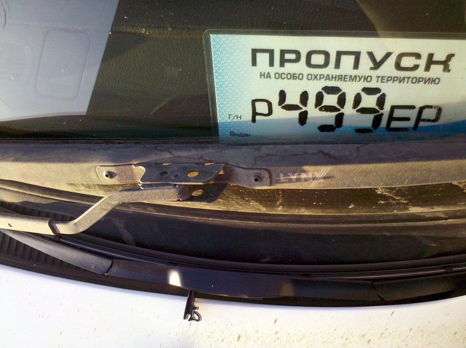 Дворники на ниссан санни. Ниссан санни 14 моторчик дворников. Кронштейн дворников ниссан. Дворники ниссан санни 1999. Дворники ниссан санни fb15.