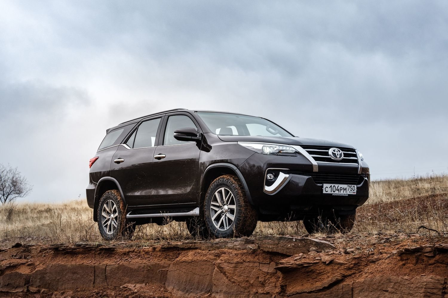 Фотографии toyota fortuner