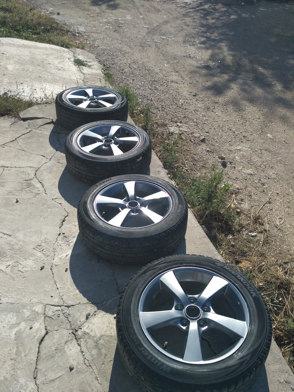 Вынес на солнышко, типа досушить. — Mazda 3 (1G) BK