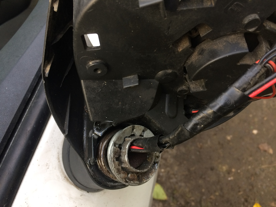 чем смазать механизм складывания зеркал автомобиля