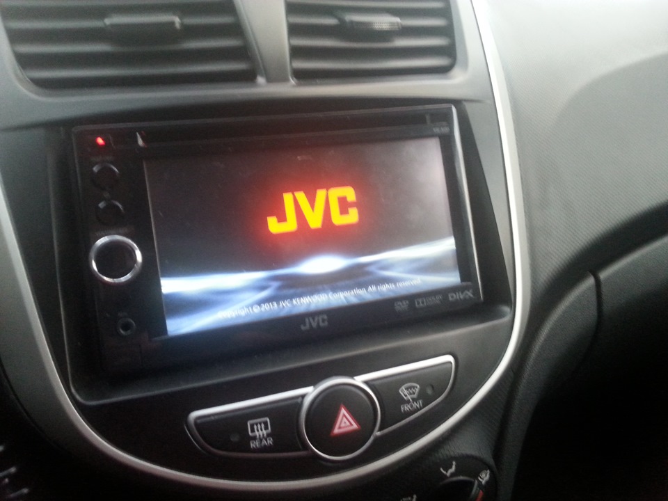 установка JVC — Hyundai Solaris, 1,6 л, 2013 года | автозвук | DRIVE2