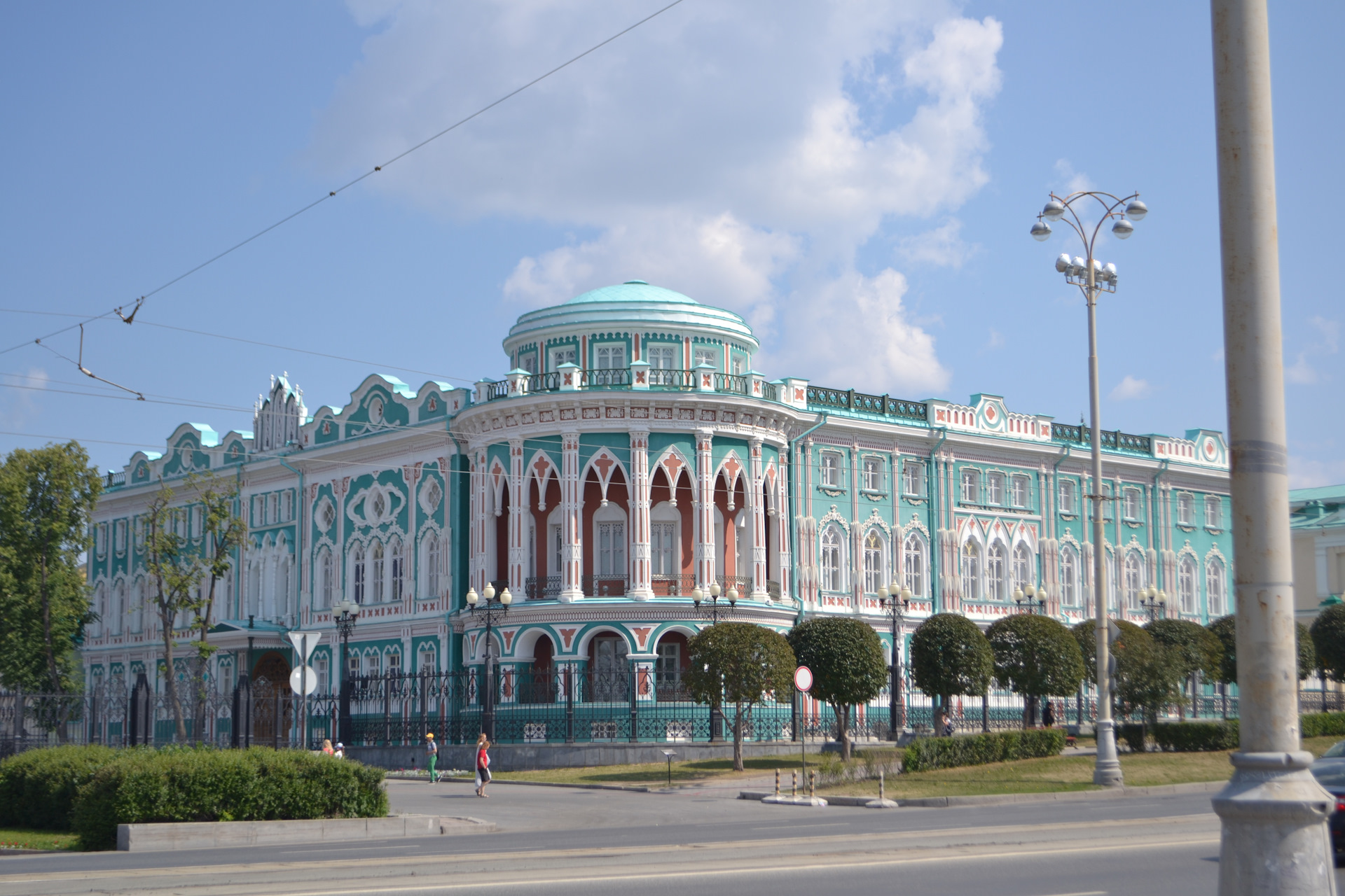 Архитектура екатеринбурга. Дом Севастьянова Свердловская область. Дом Севастьянова (1863-1866) в Екатеринбурге. Достопримечательности Екатеринбурга дом Севастьянова. Дом Севастьянова (дом профсоюзов).