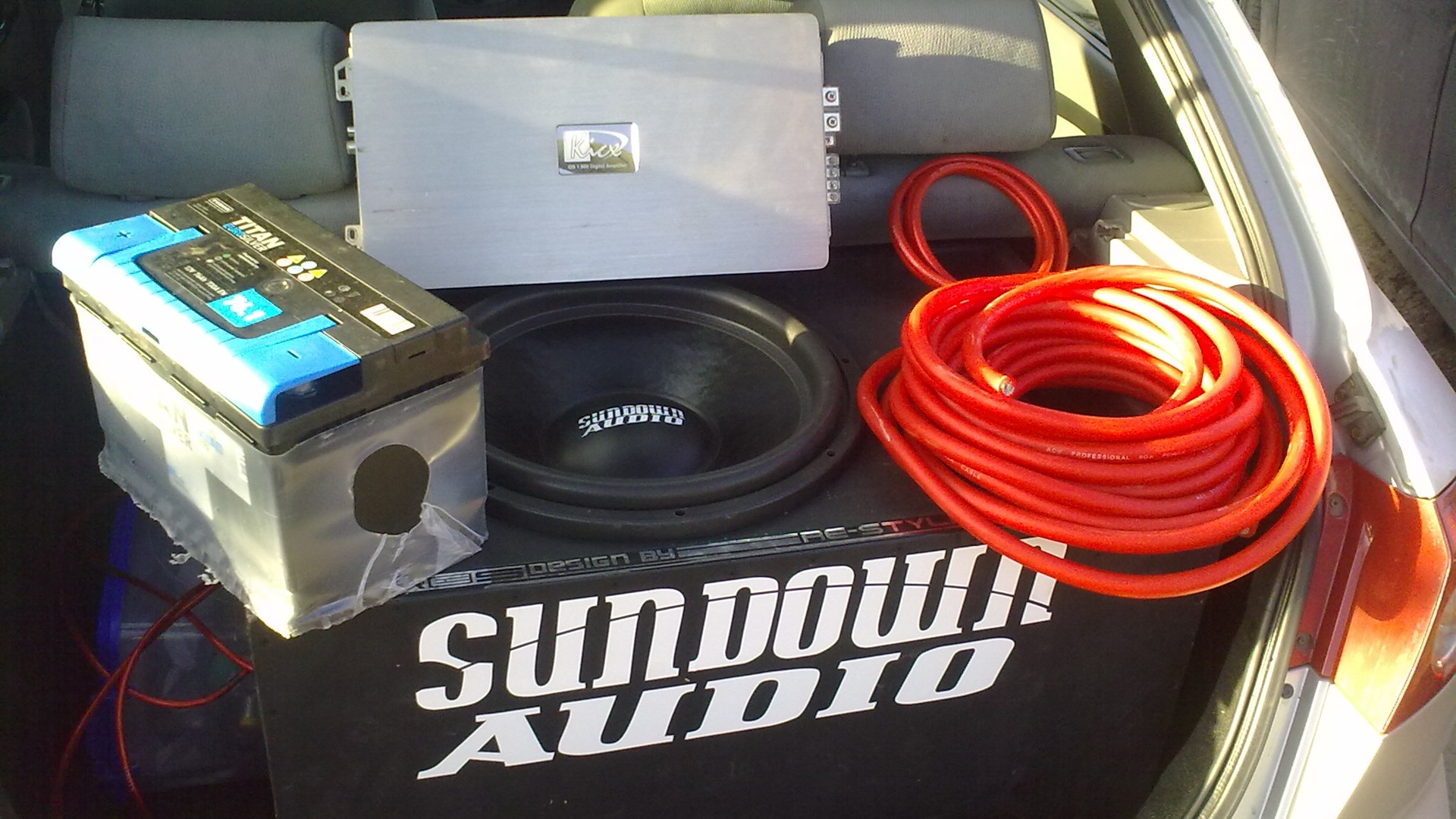 Low bass 37. Саб в Лачетти хэтчбек. Sundown Audio наклейка. Sundown Audio x18 оформление. Нексия Low Bass.