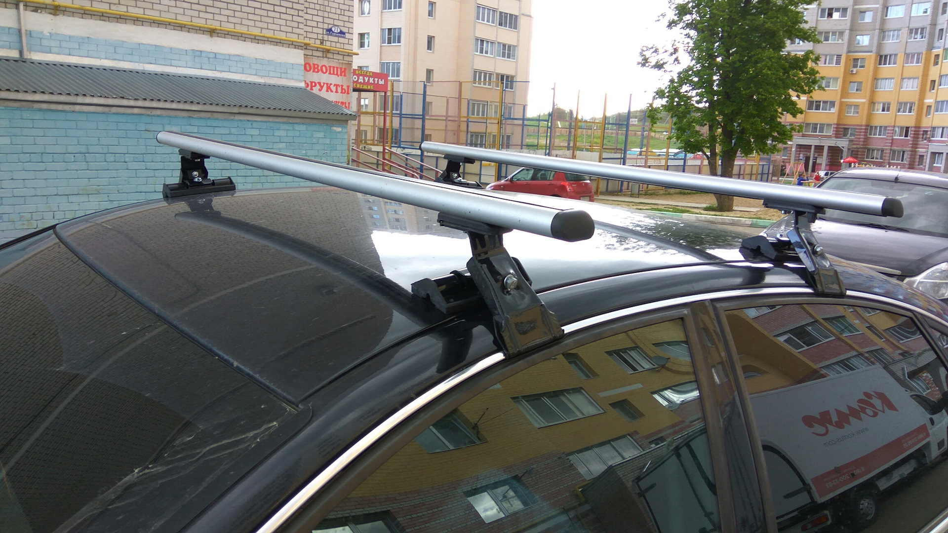Зонт для автомобиля на крышу. Inno - lowdown cruiser roof box - bra585. Козырек thule на крышу автомобиля. Sotra blizzard автобокс. Багажник на крышу автомобиля аренда.