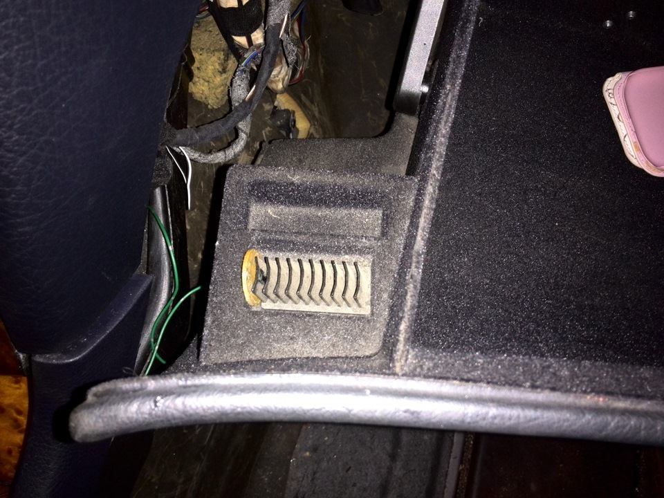 USB порт для магнитолы в бардачок — Audi A8 (D2), 2,5 л, 1998 года ...