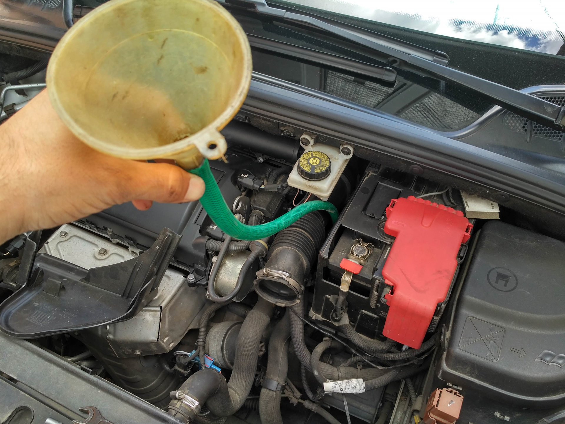 Аппаратная замена масла в АКПП с заменой фильтра Peugeot 308 в Санкт-Петербурге в СТО Motul Garage