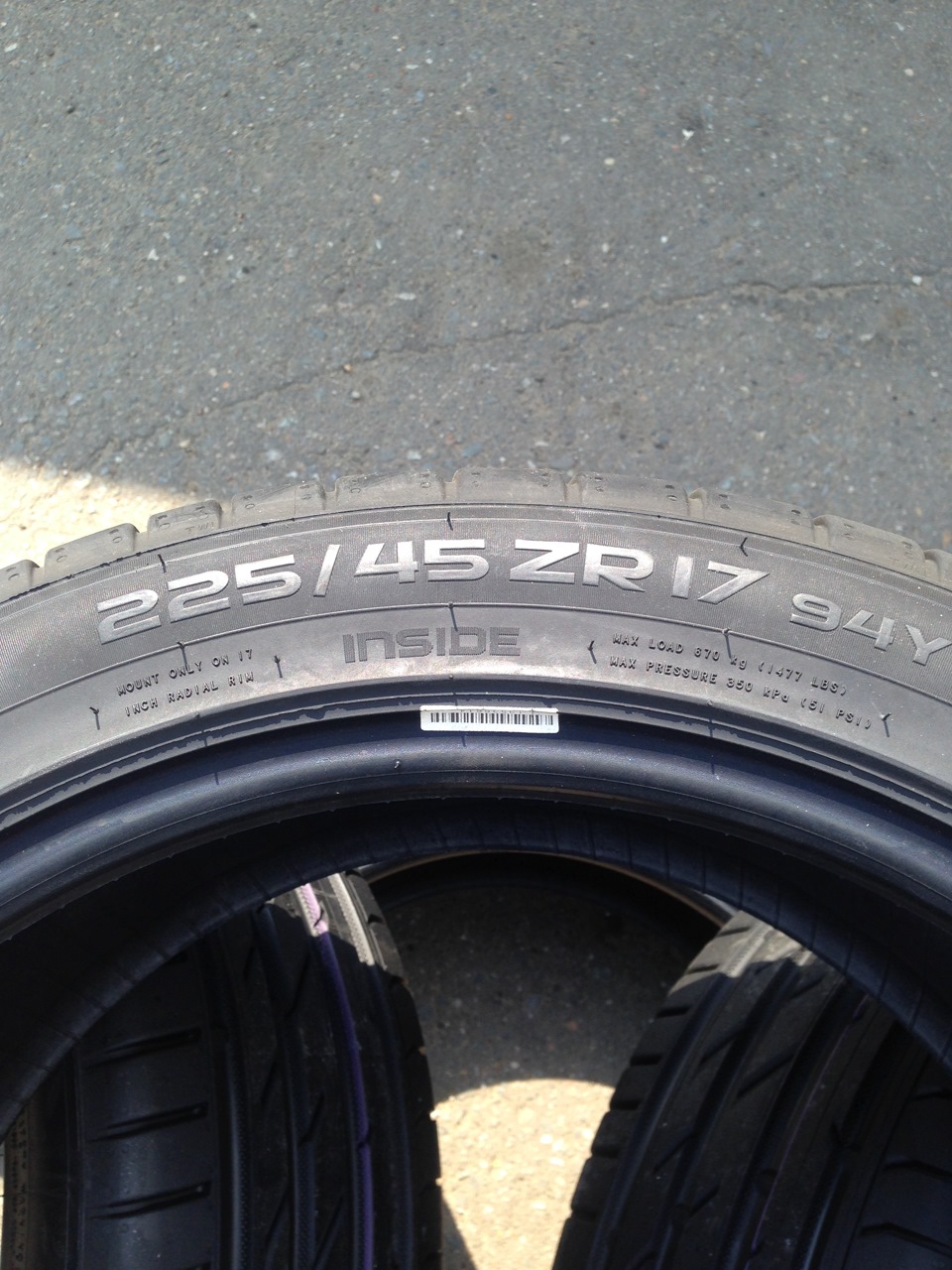 Резина 225 17. 225/45 R17. Nokian 225/45 r17. 225 45 17 Nokian drive2.