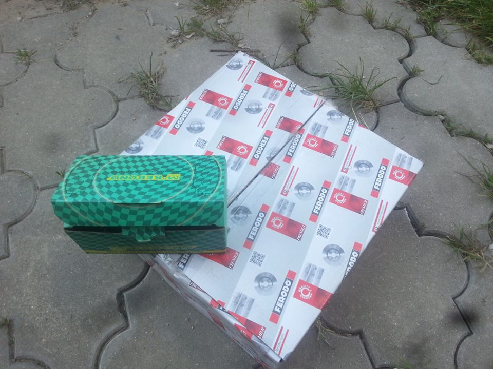 Новые тормозные диски и колодки, как поменять тормозные диски и колодки ...