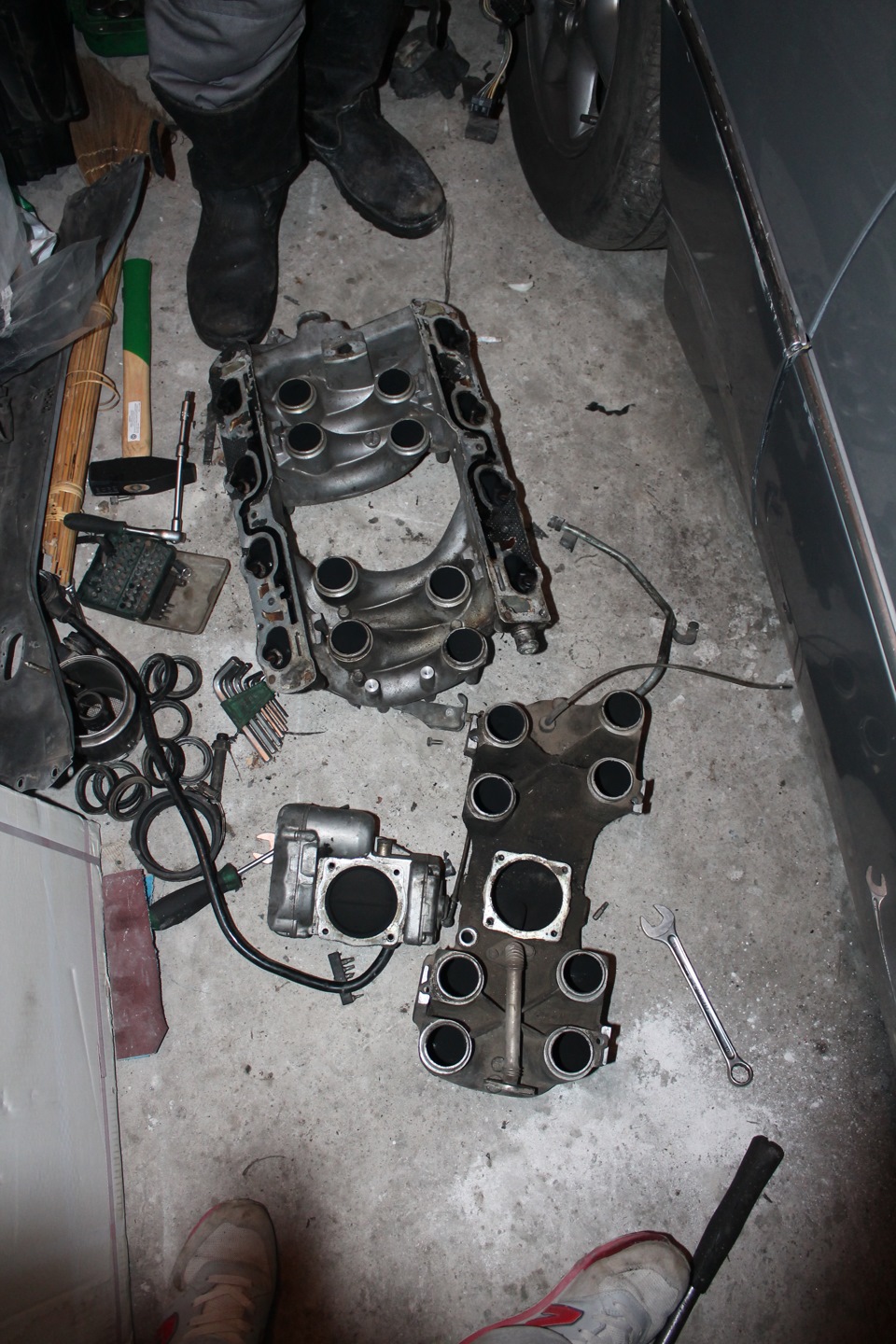 6. Чистка впуска ниссан скайлайн v35. 5 впускной коллектор. Коллектор пассат б7. Впускной коллектор 5а.