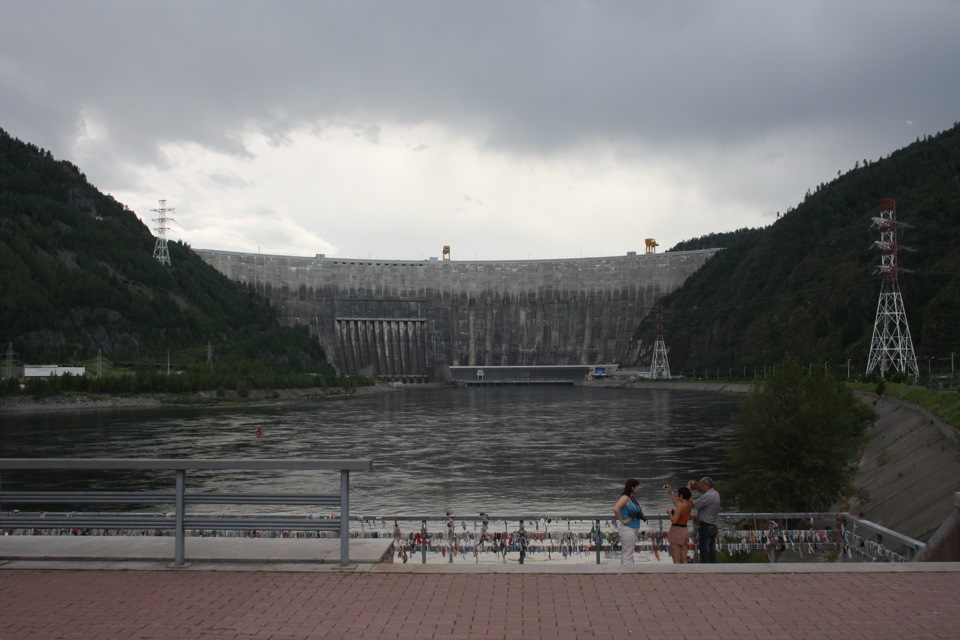 Саяно-Шушенская ГЭС — Mitsubishi Pajero Sport (2G)