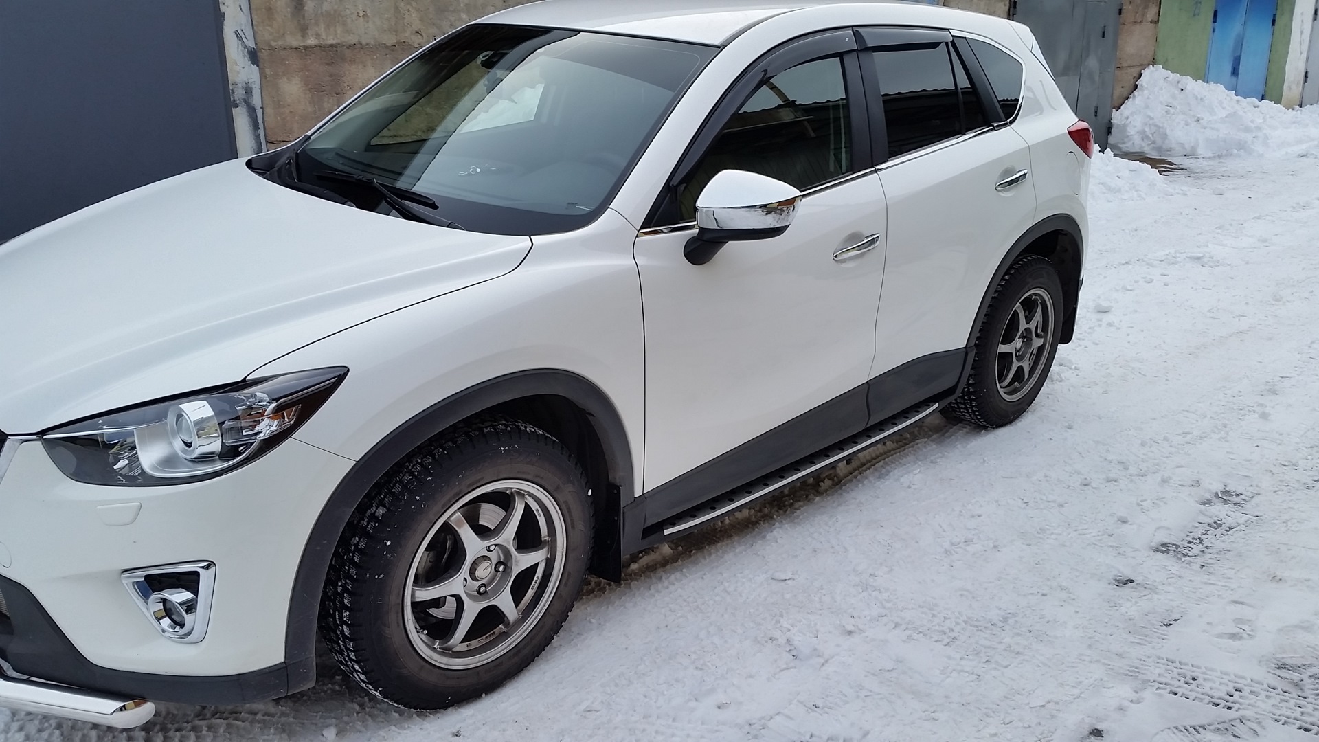 Пороги 5. Пороги Mazda CX-5. Пороги Мазда сх5. Мазда СХ 5 2013 порог. Мазда СХ-5 белая с порогами.