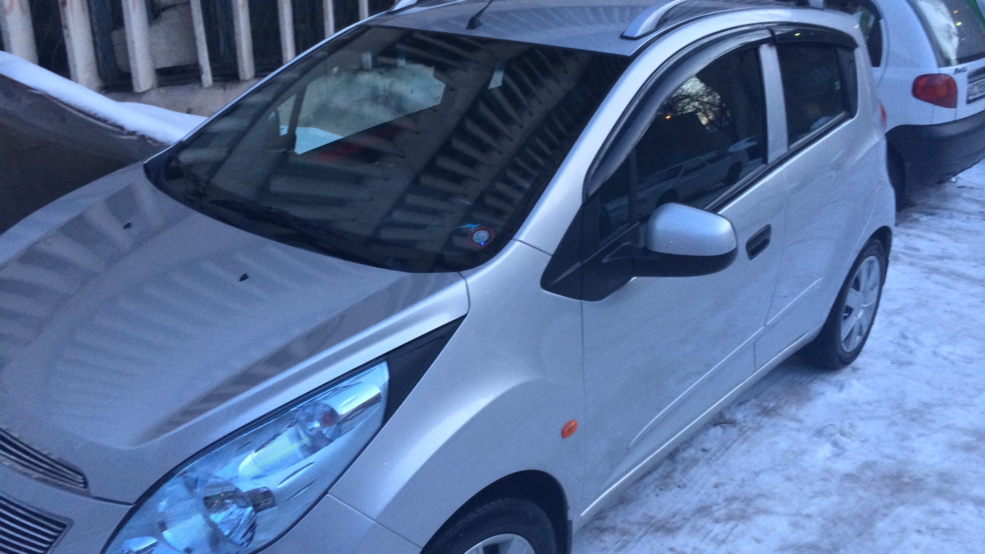 Spark smart. Шевроле Спарк тонировка. Тонировка Sparks. Спарк дуга. Тонированный Спарк.