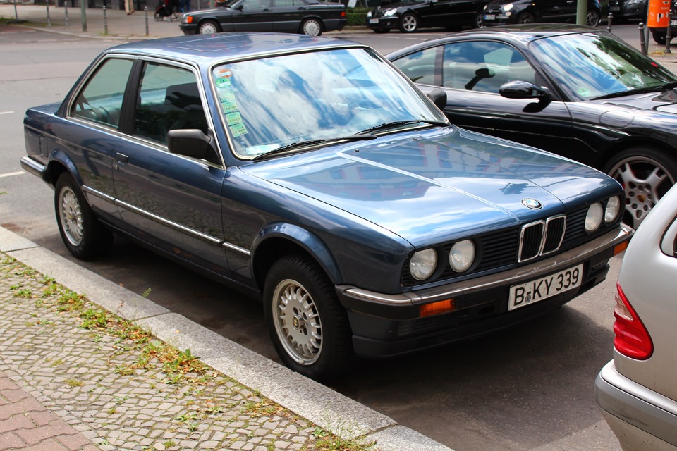 BMW 323i e30