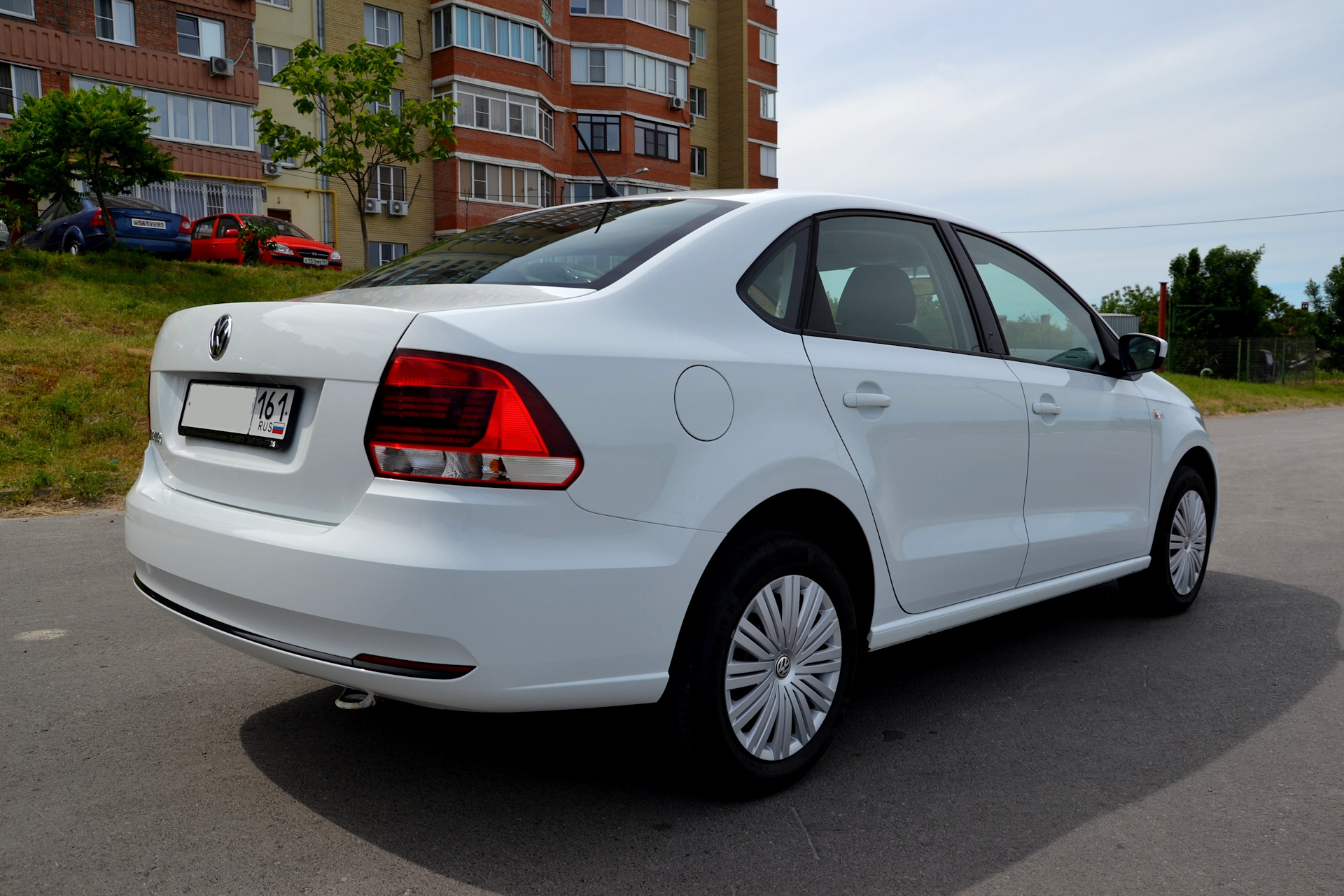 Ресурс фольксваген поло седан 1.6. VW Polo sedan 2011 экстерьер. Фольксваген поло 2000 седан. Фольксваген поло 2014 экстерьер. Поло седан глянец.