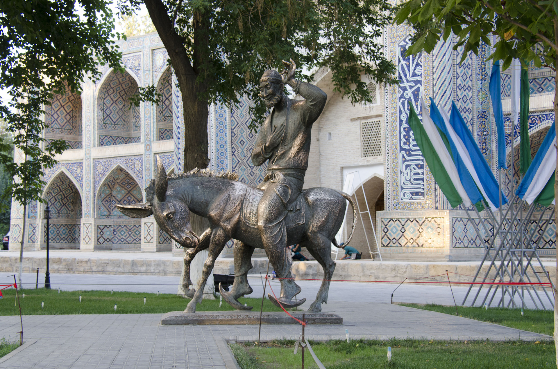 Ходжи насреддина. Памятник Насреддину в Бухаре. Ходжа Насреддин в Бухаре. Бухара монумент Ходжа Насреддин. Ходжа Насреддин в Самарканде.