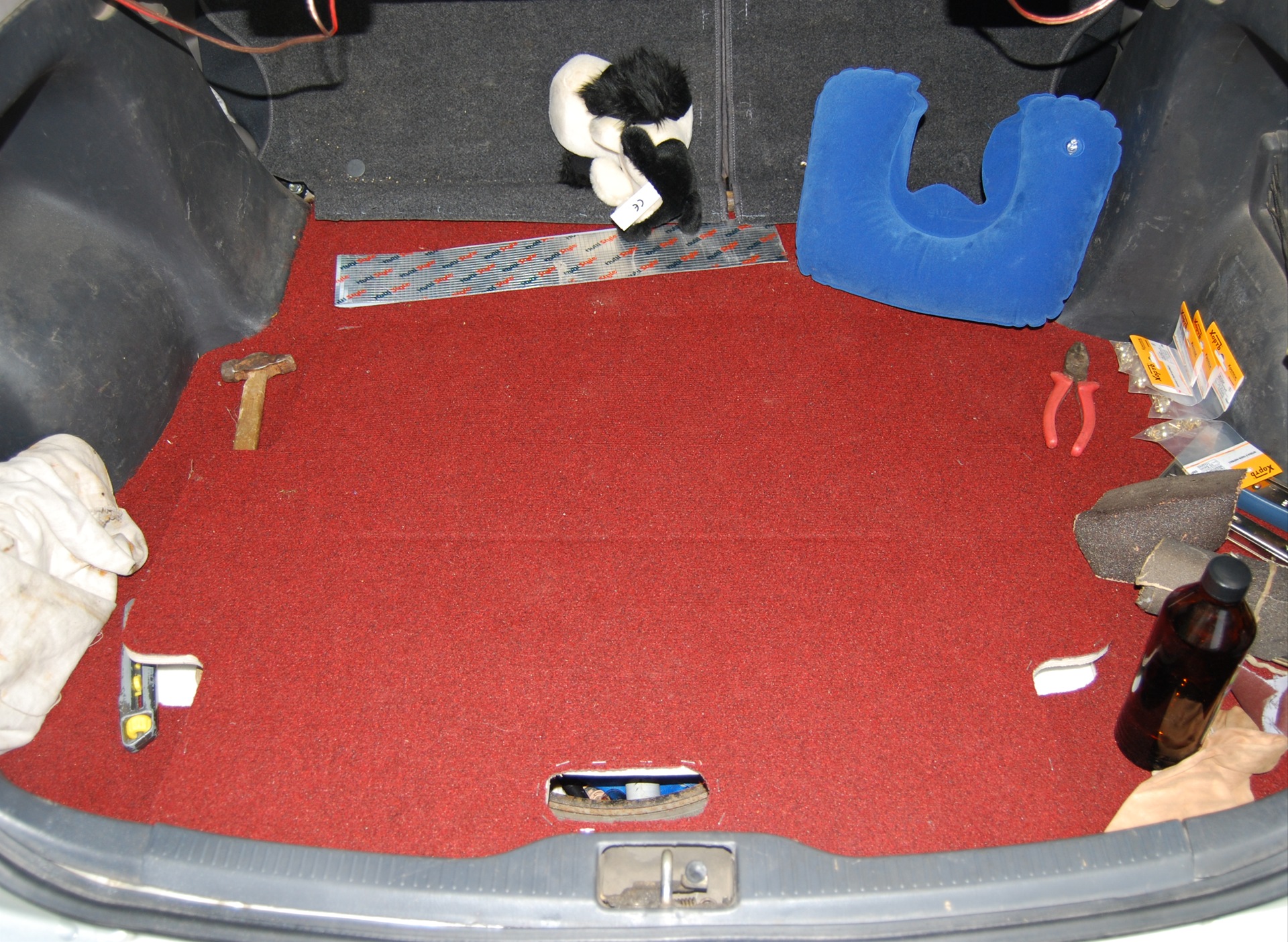 Spare wheel hatch in trunk - Toyota Corolla 14 L 1998