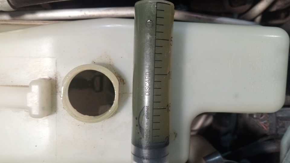 Такого цвета стал антифриз Тотачи после 5 месячной эксплуатации, не покупайте эту бодягу ! — Nissan Almera Classic (B10)