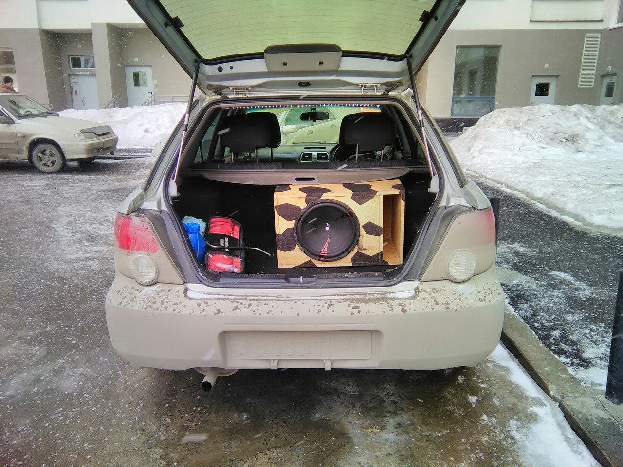 запилил сабик)) ну и впринципе всю музыку сменил в авто — Subaru ...