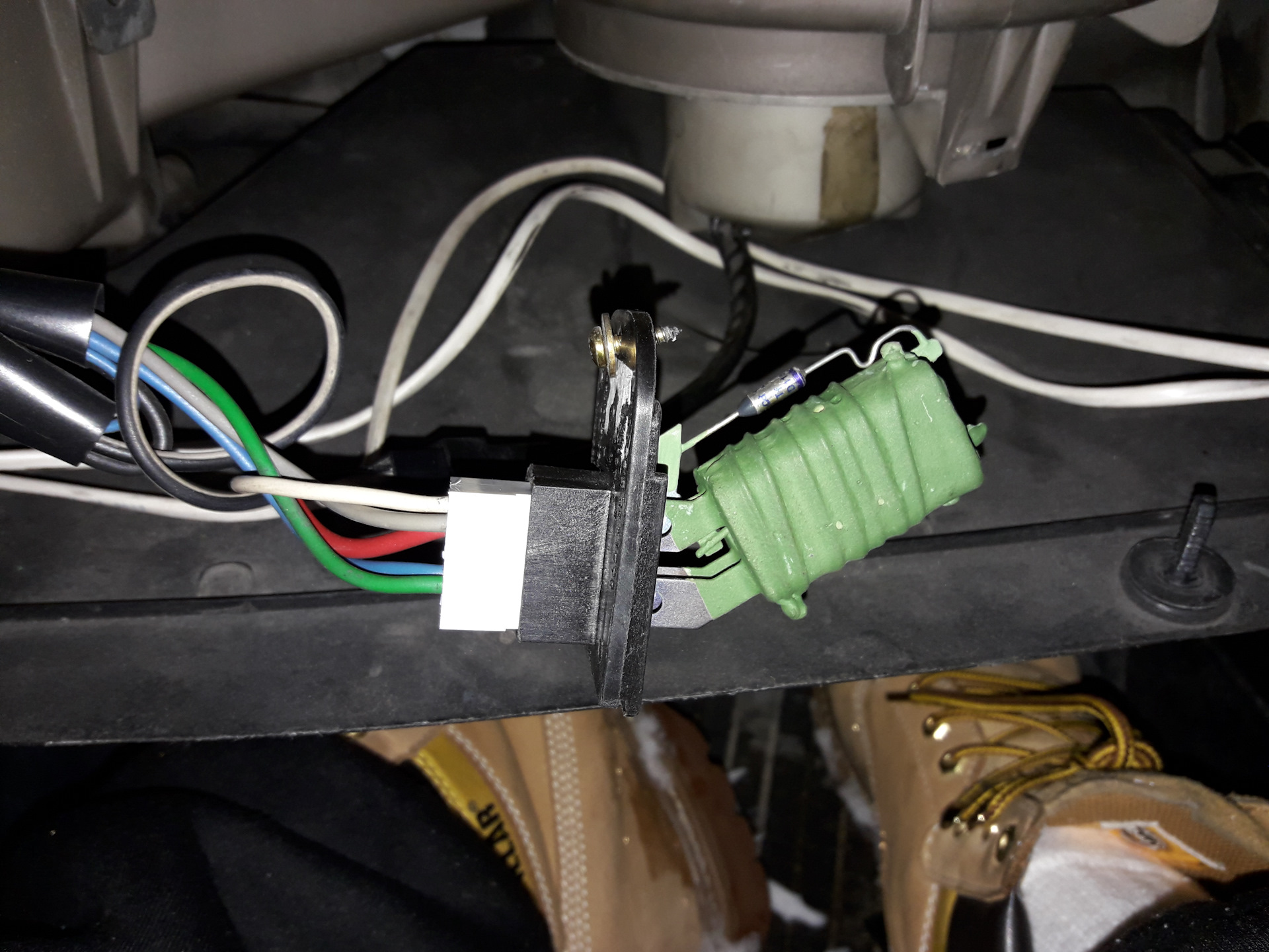 Неизвестный датчик Lanos - Резистор вентилятора охлаждения - DRIVE2