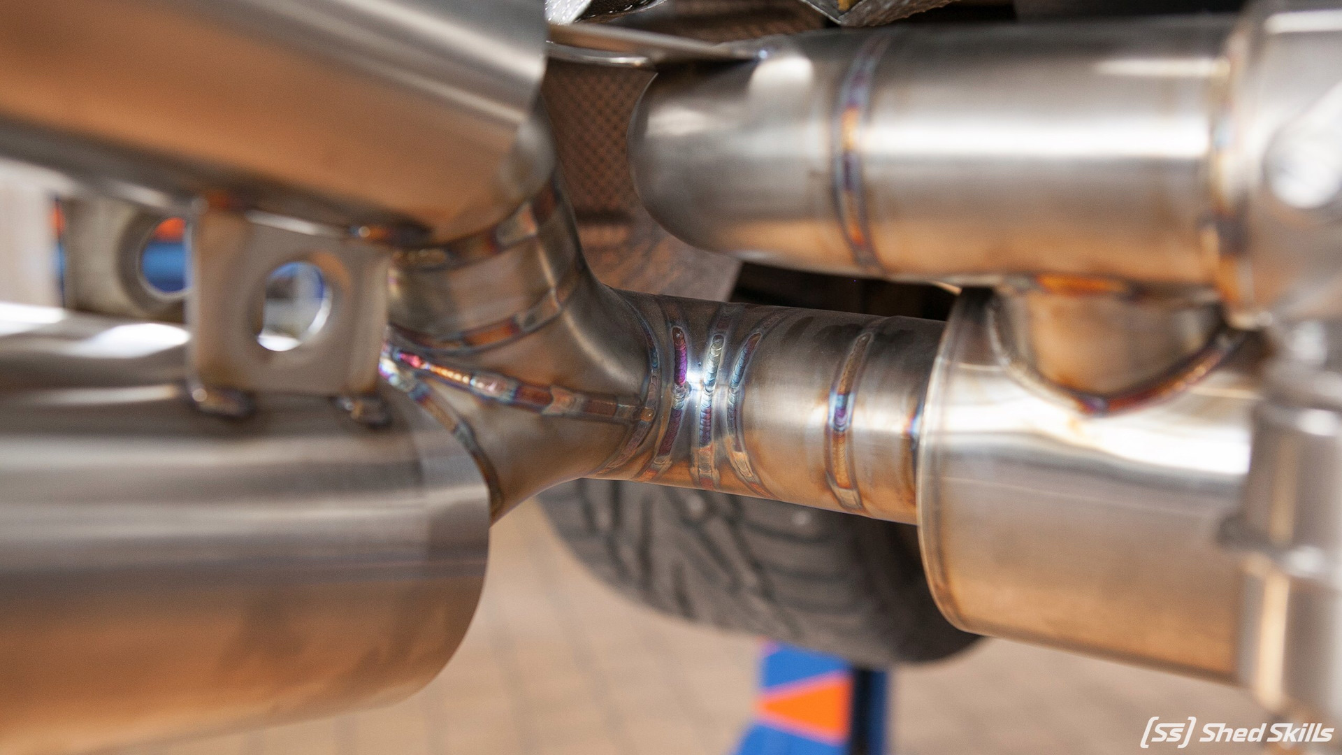 Глушитель на ваз из нержавейки. Выхлопные трубы на авто. Автомобильные выхлопы. Выхлоп на катер. Чистый выхлоп.