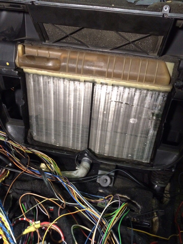 Потеют окна в калине 1. Сопло подачи теплого воздуха на стекло автомобиль маз. Ланос не дует на лобовое стекло. При включении печки запотевают стекла. Тигуан запотевание стекла.