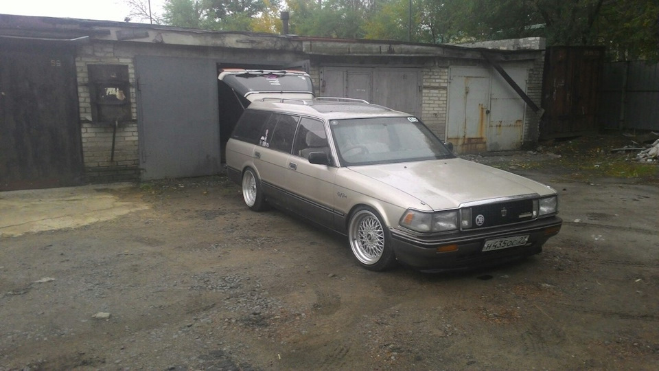 toyota crown s130 wagon