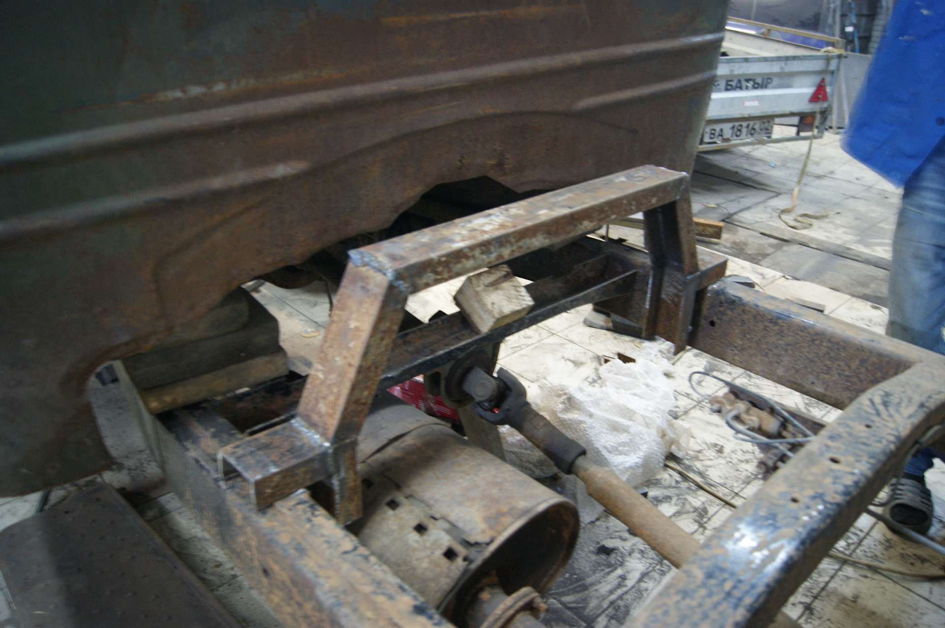 Крепление кабины зил. 130-5001364-в подушка кабины нижняя. Болт крепления кабины урал 4320. Крепление кабины зил. Крепление кабины зил 130 к раме.