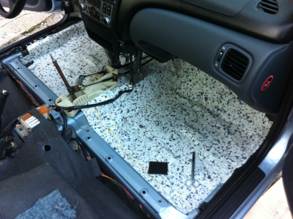 Шумка моторного отсека со стороны салона. — Nissan Almera II (N16), 1,5 ...