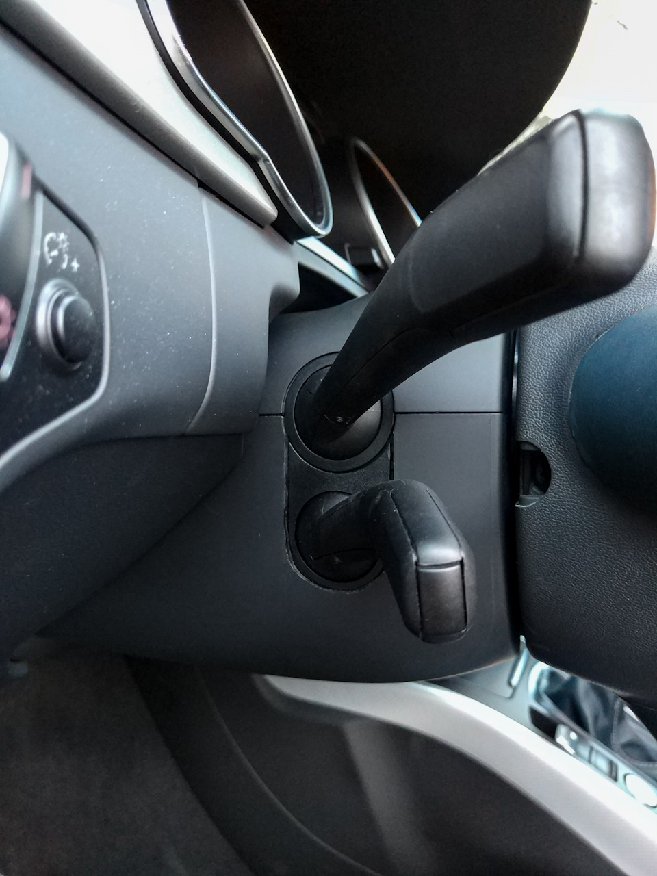 Итоговый результат колхозинга с кожухом. На фото смотрится не айс, но в жизни конечно этого совершенно не видно. — Audi A5 (1G)