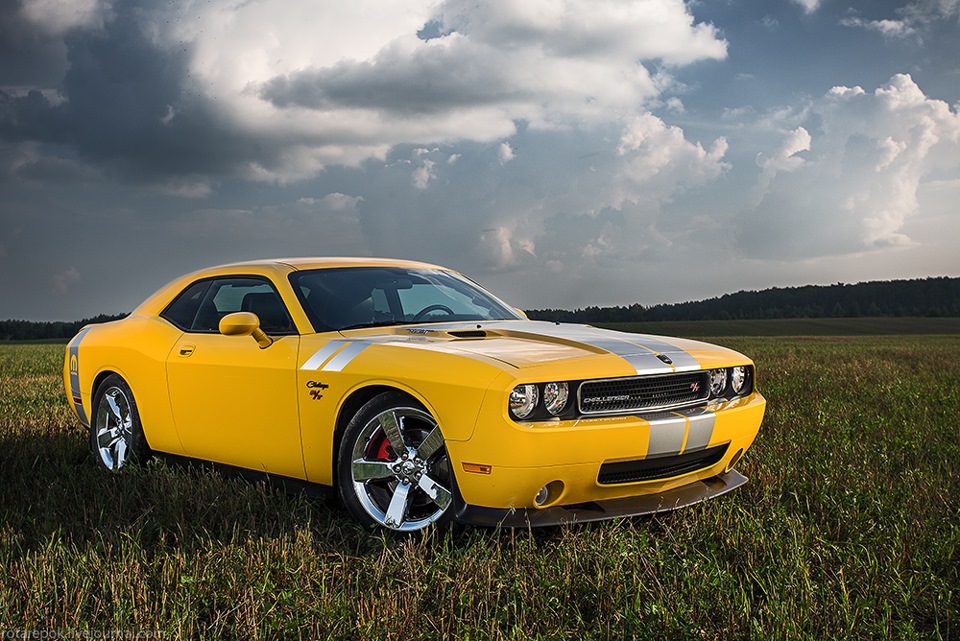 Dodge Challenger Yellow Jacket srt 8