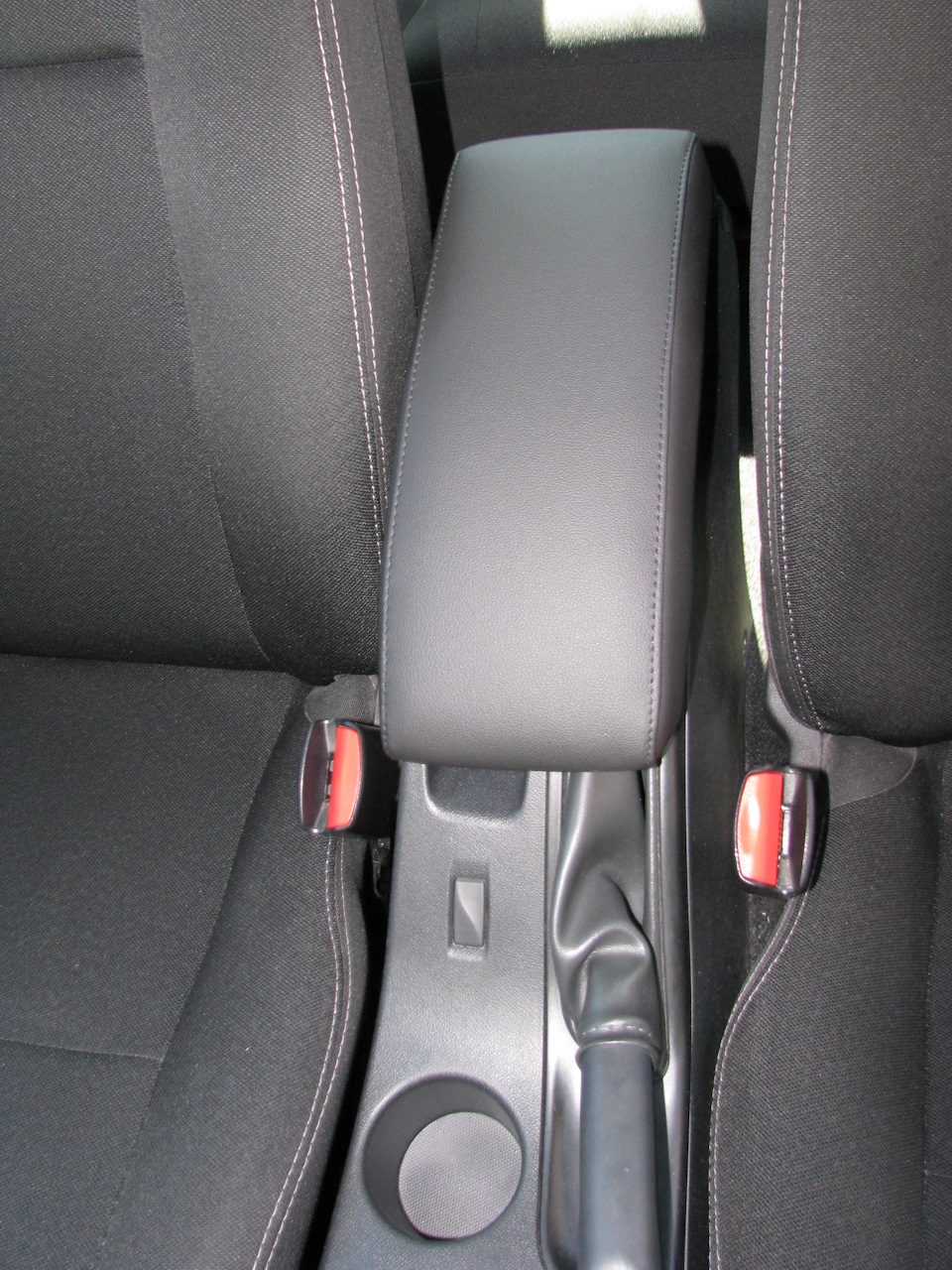 Как снять подлокотник рено флюенс Подлокотник. - Renault Fluence, 1,6 л, 2013 года тюнинг DRIVE2