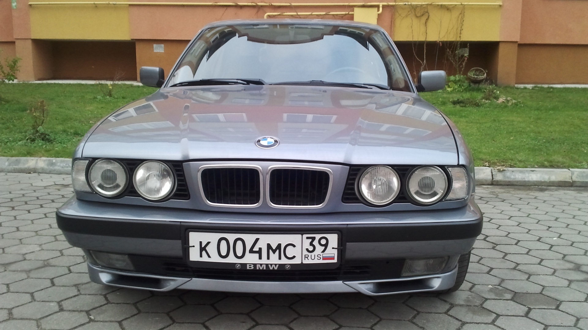 Бампер е34. БМВ e34 540. Бампер БМВ е34 540. Бампер BMW e34 540. БМВ е34 без бампера.