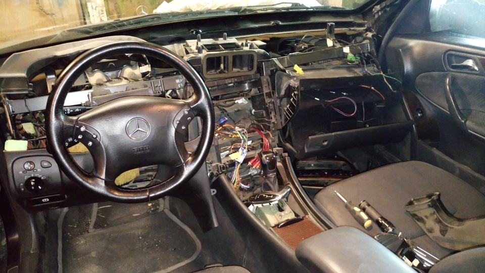 Как снять панель w203