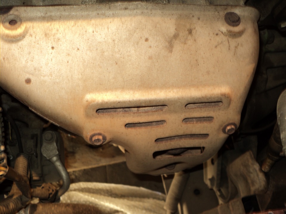 №16. Покраска клапанной крышки и защиты выпускного коллектора. — Toyota ...