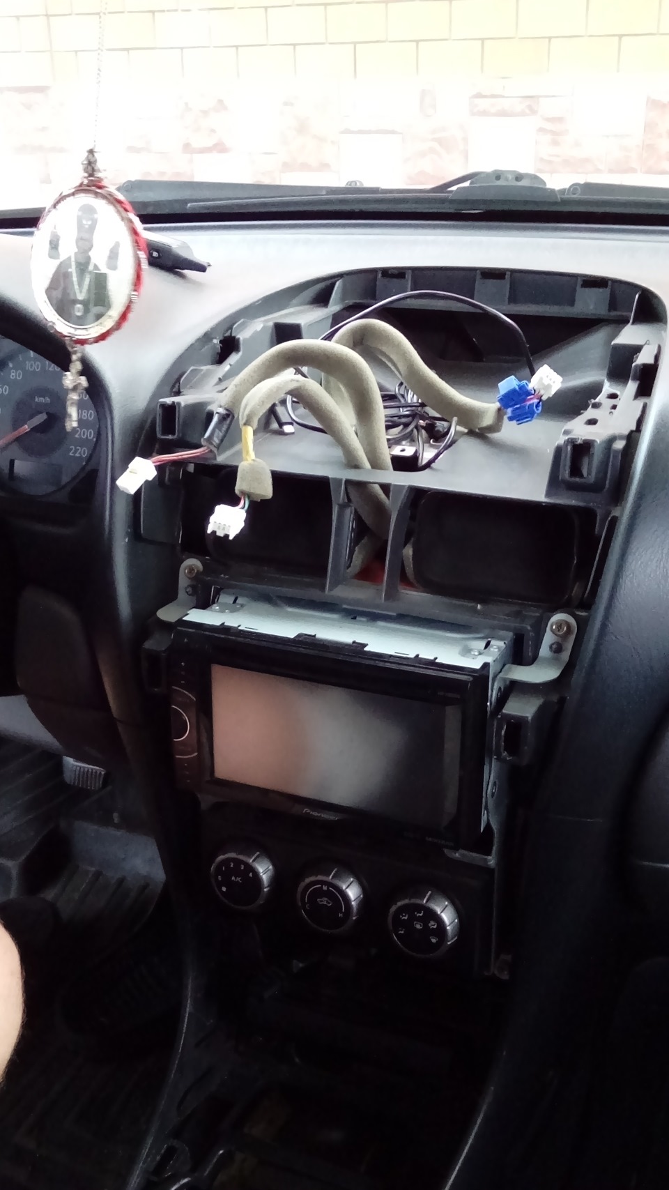 Рамка для "Навигации 7" или "планшета" — Nissan Almera Classic (B10), 1 ...