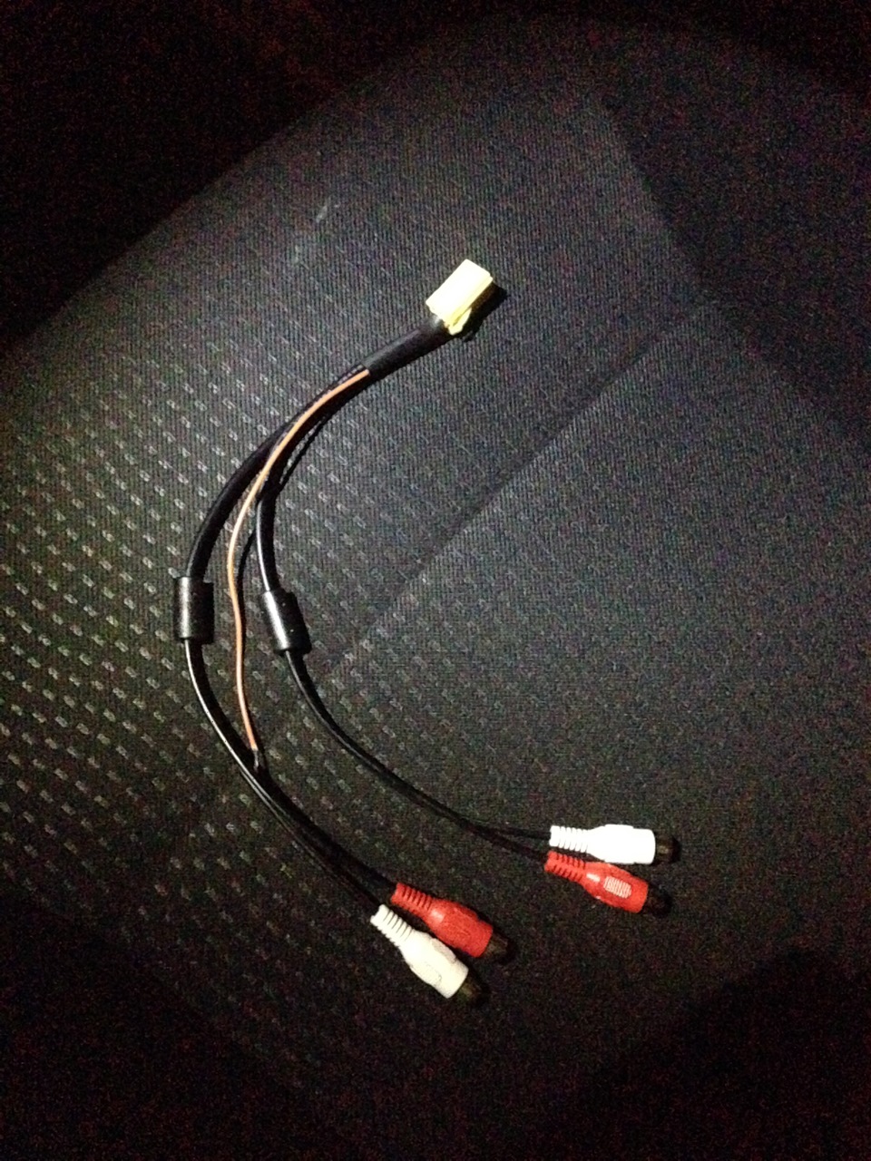 Подключение саба к штаткной магнитоле ММС в приоре. — Lada Приора седан ...