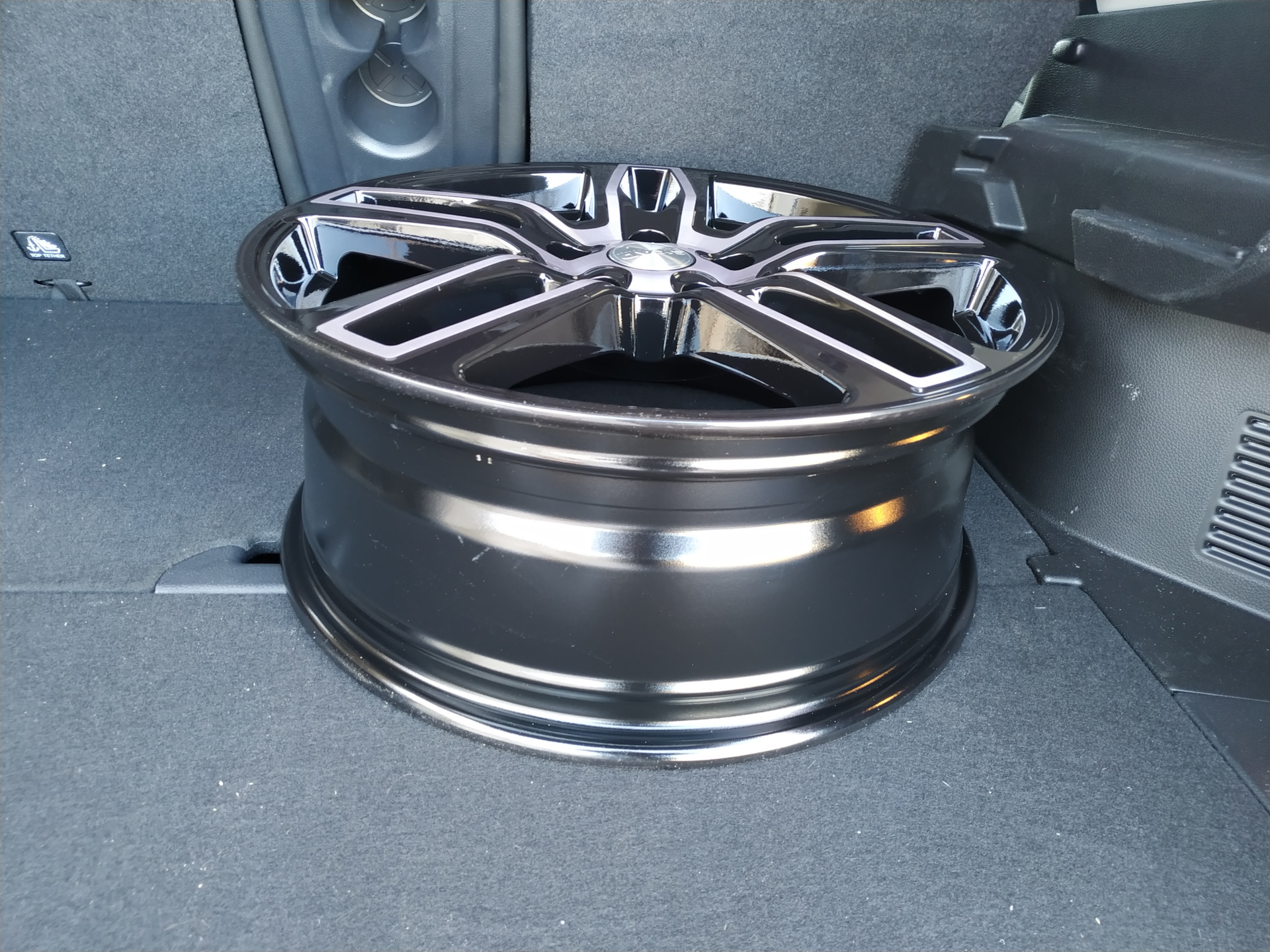 СКАД ЖЕНЕВА (КЛ224) 7.000xR18 5x114.3 DIA67.1 ET42 алмаз — Nissan X ...