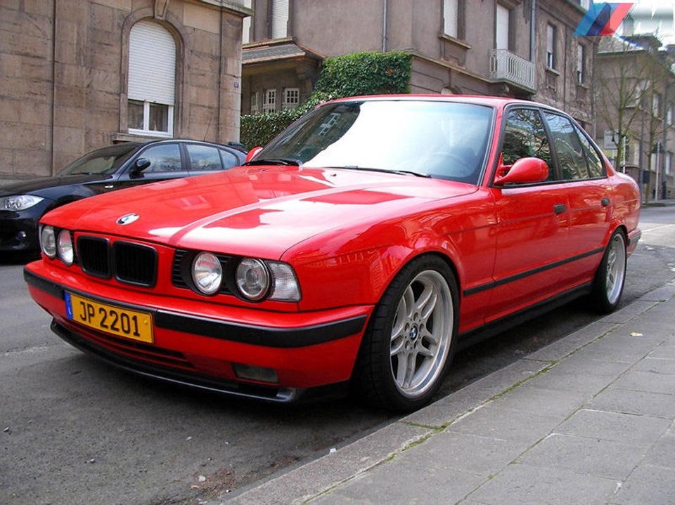 Е34 красная. BMW m5 e34 Red. БМВ е34 красная. BMW 525 e34 красный. БМВ 34 красный.