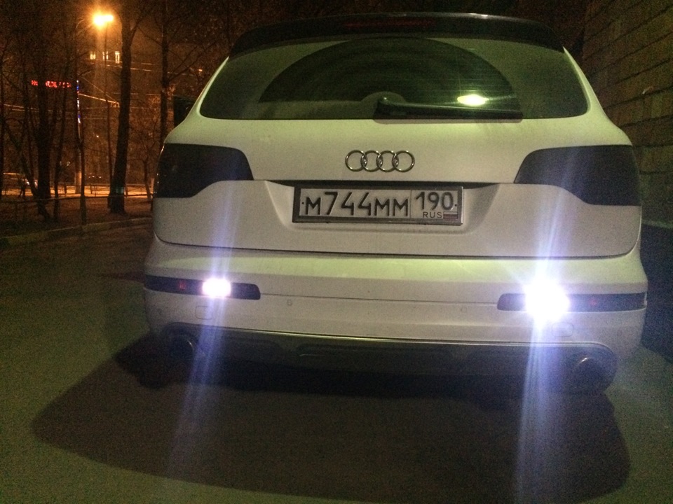 Задний ход. Задний ход Ауди q7. Audi q7 2008 лампа заднего хода.