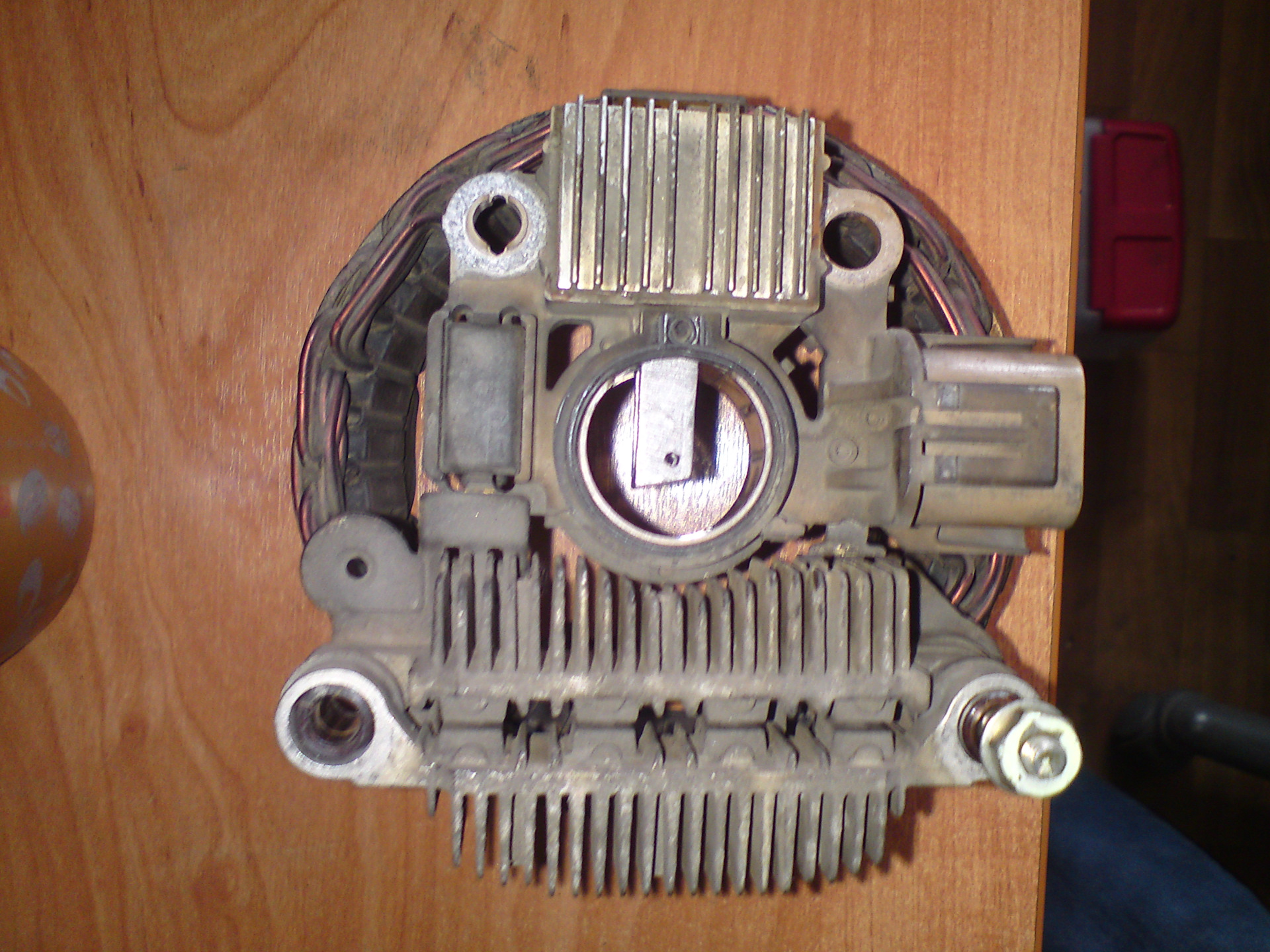 Замена подшипников генератора (самостоятельно) часть 1 - Nissan Cube II, 1,4 л, 