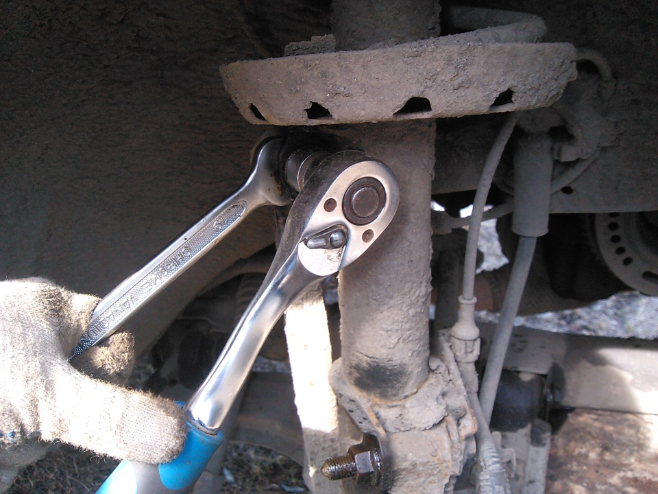 Королла 100 замена задних амортов. Опель фронтера ошибка р0195. Замена кое. Сальник кулисы гольф 3. Замена кое.