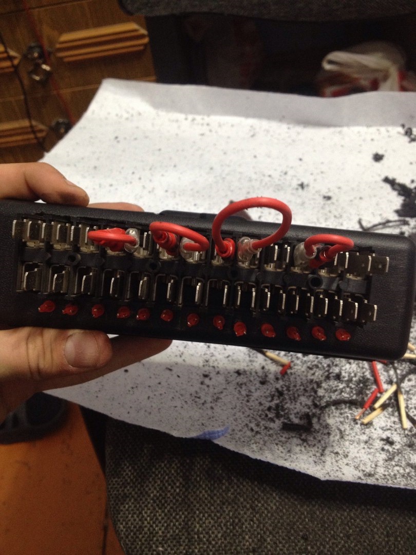 Блок флажковых предохранителей от [Волги] — Lada 4x4 3D, 1,7 л, 2003 ...