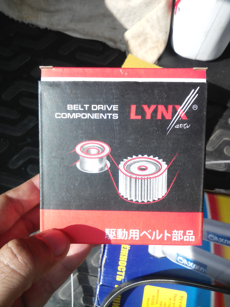 Замена ролика натяжения ремня генератора и клапана продувки адсорбера ...