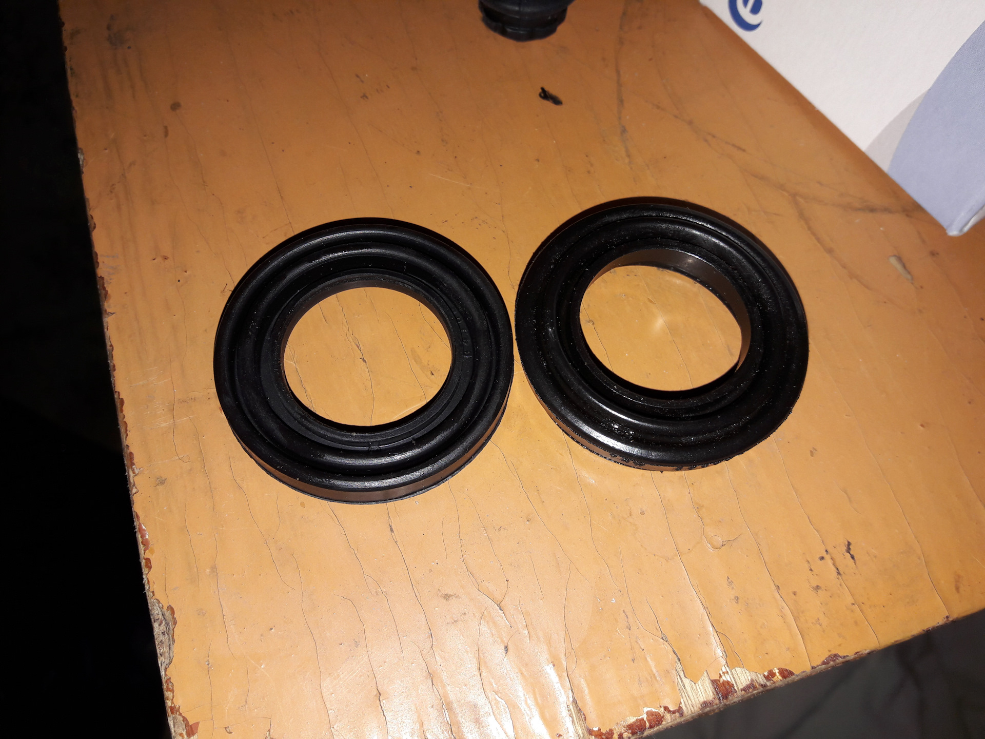 пыльник поршня суппорта переднего 3302. пыльник поршня суппорта задний т5. пыльник поршня chery indis. пыльник поршня. ремкомплект заднего суппорта infiniti g25.