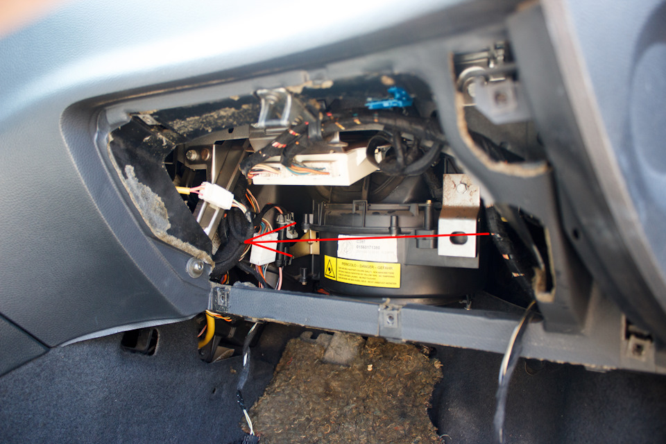 Ремонт привода заслонки отопителя (печки) — Alfa Romeo 156, 1,8 л, 1999 ...